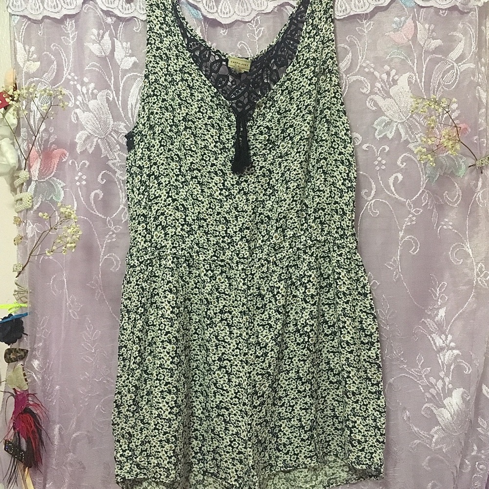 White Floral Daisy Lace Romper 💐